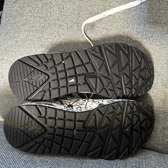 Sketchers VEXX UNO tennis shoes. - Picture 5 of 7